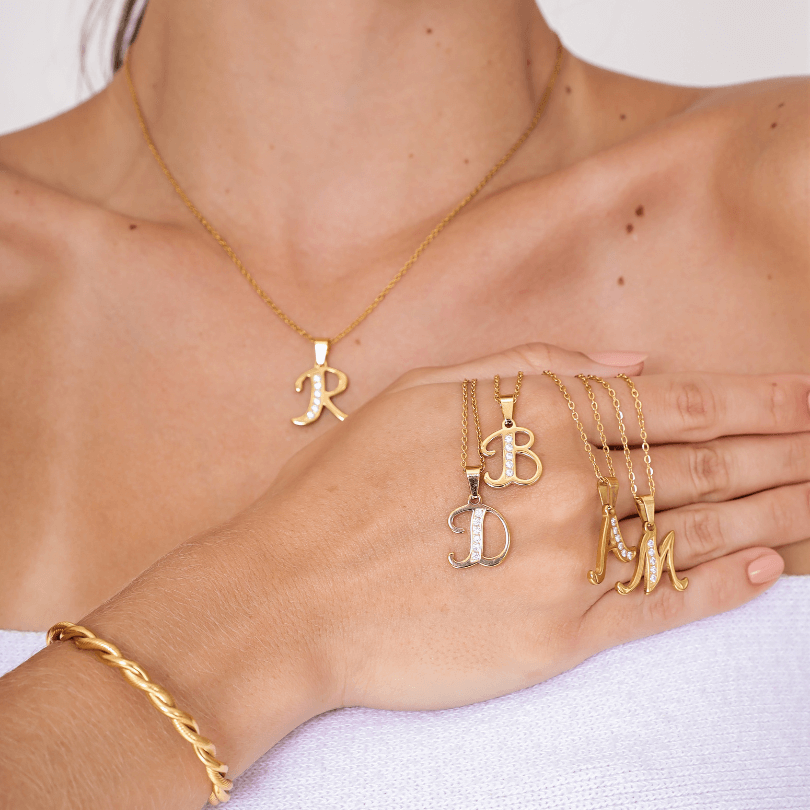 Colar com Inicial Personalizada | Banhado em Ouro 18k