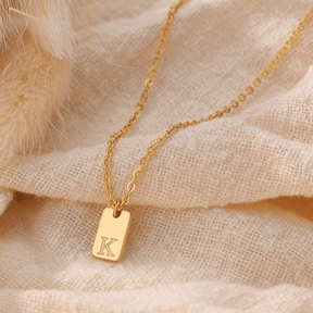 Colar minimalista com Inicial banhada em ouro 18k