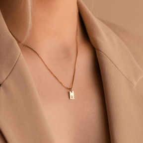 Colar minimalista com Inicial banhada em ouro 18k
