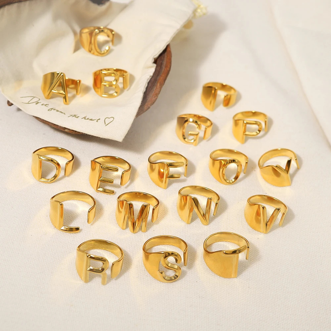 Anel Estilo com Iniciais Banhado em Ouro 18K Ajustável