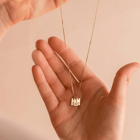 Colar minimalista com Inicial banhada em ouro 18k