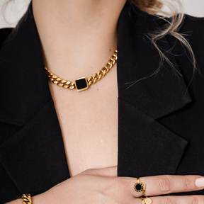 Colar com Pingente de Ônix - Banhado em Ouro 18K