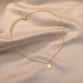Colar minimalista com Inicial banhada em ouro 18k