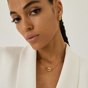 Colar Romano com Anéis Cruzados | Banhado em Ouro 18k