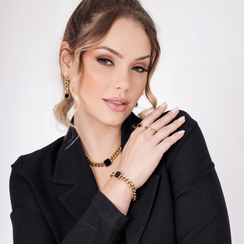 Colar com Pingente de Ônix - Banhado em Ouro 18K
