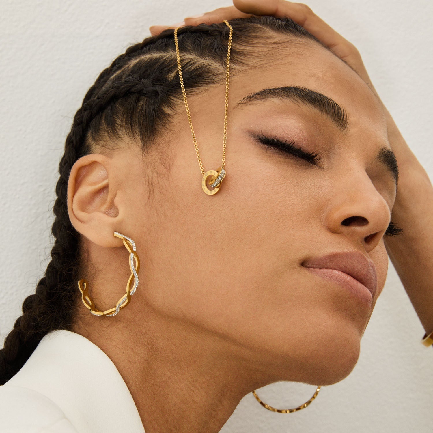 Colar Romano com Anéis Cruzados | Banhado em Ouro 18k