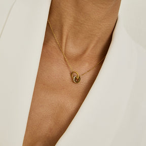 Colar Romano com Anéis Cruzados | Banhado em Ouro 18k